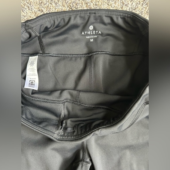 Athleta Women’s Black 7/8 NWOT Leggings w/reflective design size medium - Picture 4 of 9